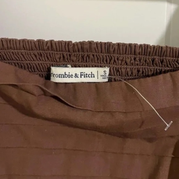 NWOT Abercrombie & Fitch Abercrombie Puff Sleeve Top Size: Small - Picture 6 of 6